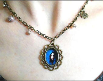 ¡Nuevo! Collar con dije de la Virgen Azul