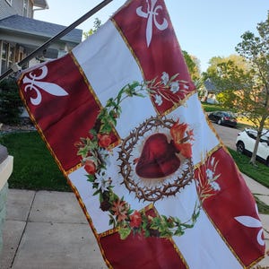 Neu! Flagge des Heiligen Herzens - Rot - Innen- / Außenflagge - Polyester - 2x3, 3x5 und 4x6.