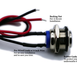 Puede incluir: Un interruptor de bot&oacute;n pulsador plateado con una junta de goma negra y un aislante de pl&aacute;stico azul. El interruptor est&aacute; precableado con cables de 15 cm. El interruptor incluye una tuerca de respaldo para una instalaci&oacute;n segura.
