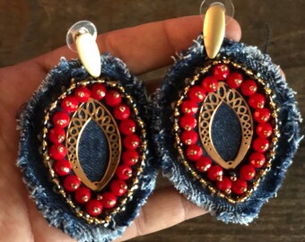 Pendientes de mezclilla hechos a mano con cuentas rojas, joyería bohemia