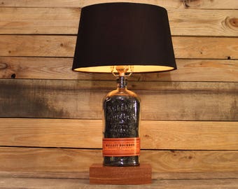 Bulleit Bourbon Bottle Table Lamp / Whiskey Bottle Light, Man Cave Lamp, Bourbon Barrel Char, Bar Lighting, Bourbon Gift, Father's Day Gift