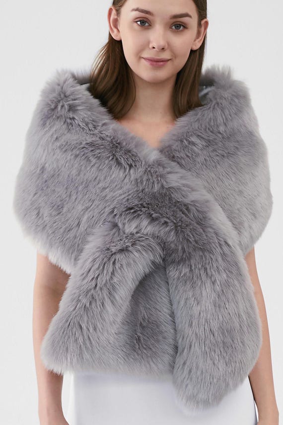 SALE Luxurious Gray Faux Fur Wedding Shawl for Brides and Bridesmaids Elegant Winter Bridal Fur Wrap Animal Friendly Fur Cover Up Etsy France