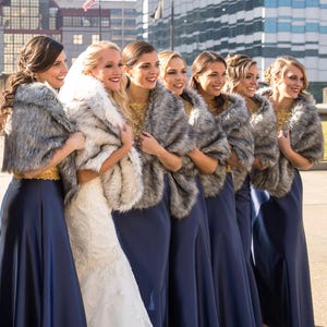 Handgefertigt Kunstpelz Brautschal für Winterhochzeiten im Freien und Brautjungfernpartys, Kunstpelz-Wrap für Herbst- & Winterhochzeit | Narzisse