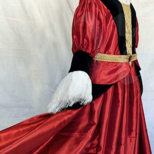 Baroque dress; Court dress; 17th century; Baroque lady; Mantua