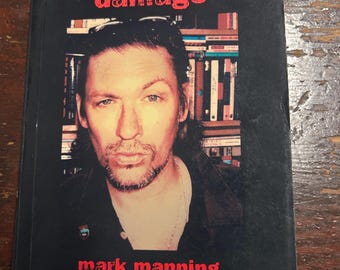 Buch von Mark Manning auf den Zodiac Mindwarp Tour Diaries