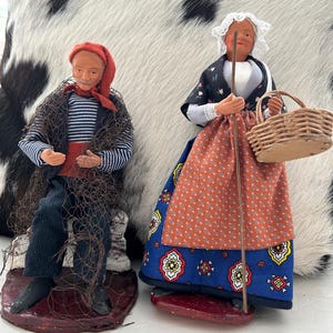 Pair of vintage French Provençal figurines