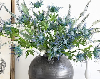 Ramo de cardo artificial: 8 tallos de acebo marino azul Big Mist de 66 cm de alto