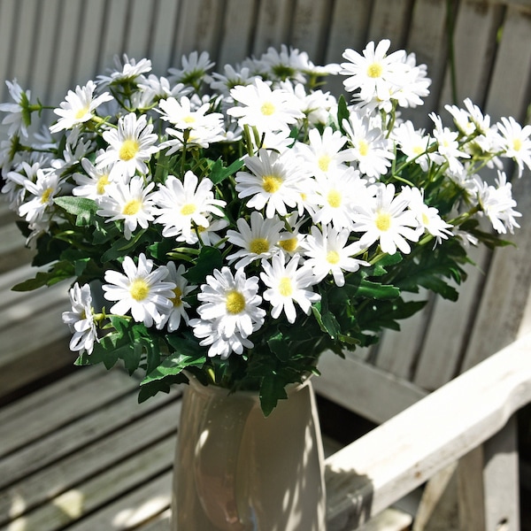 FiveSeasonStuff 2 Bunches of 36cm (14.2 inches) White Artificial Daisy Flowers & Bouquets, for DIY Floral Arrangement Decoration