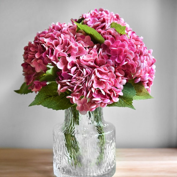 FiveSeasonStuff Real Touch Bloemblaadjes en Bladeren Kunstmatige Hortensia Bloemen Lange Stengel Bloemstuk | 2 Stelen (Magenta Pink)