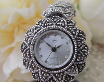 Damklocka i massivt sterlingsilver 925, kvarts, cocktail-/klänningsklocka - markasitdetaljer och pärlemorurtavla - smal passform upp till 16 cm handled
