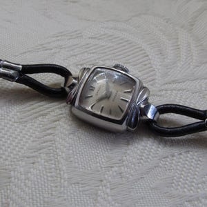 Vintage 1950&#39;s Omega Turler Art Deco Style Ladies Wristwatch - 17 Jewel Mechanical Wind up Movement with a Leather Double Cord Detail Strap