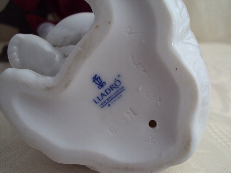 Lladro Resting Polar Bear Polar Bear Figurine Sculptor Juan Huerta Spanish Porcelain