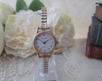 Vintage Ladies Accurist Wrist Watch - Yellow Metal Stainless Steel Expanding Bracelet - Quartz Movement -  A Pretty and Dainty Watch