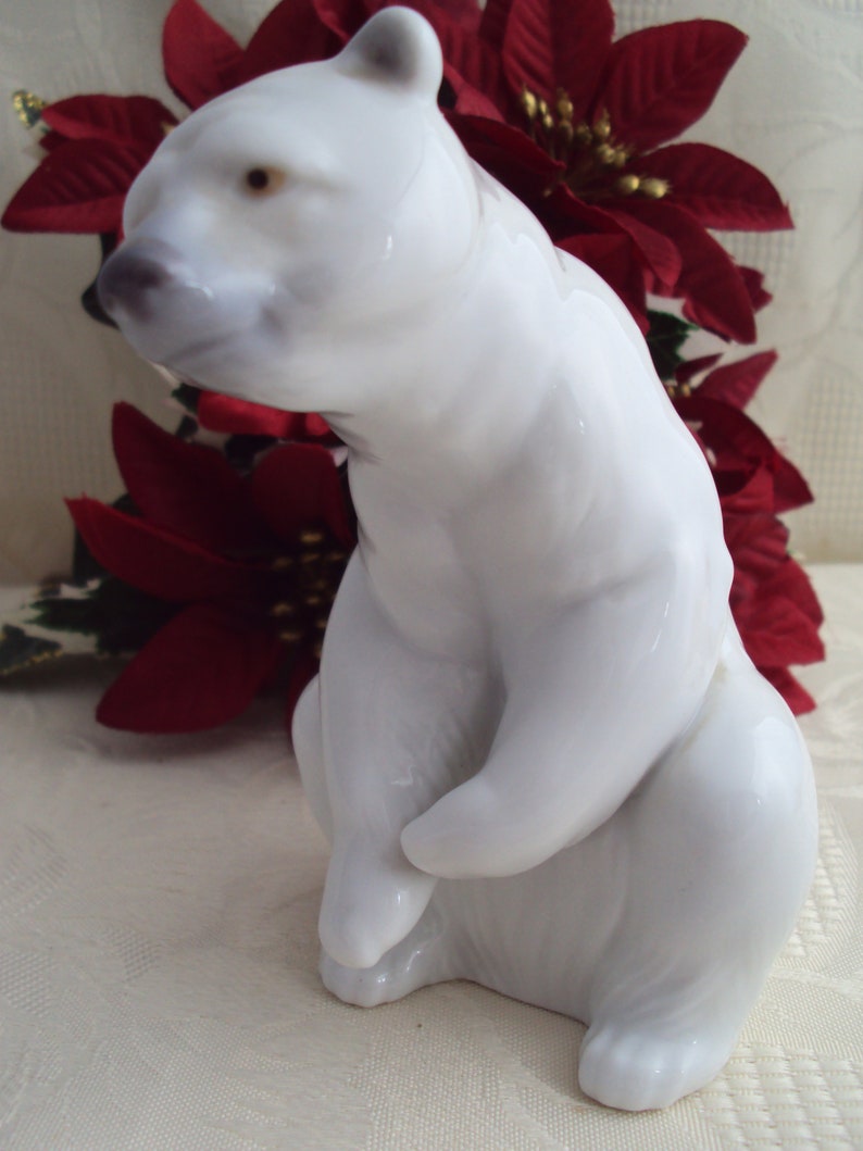 Lladro Resting Polar Bear Polar Bear Figurine Sculptor Juan Huerta Spanish Porcelain