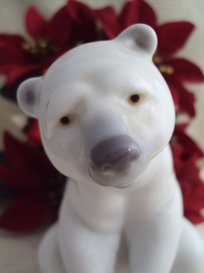 Lladro Resting Polar Bear Polar Bear Figurine Sculptor Juan Huerta Spanish Porcelain