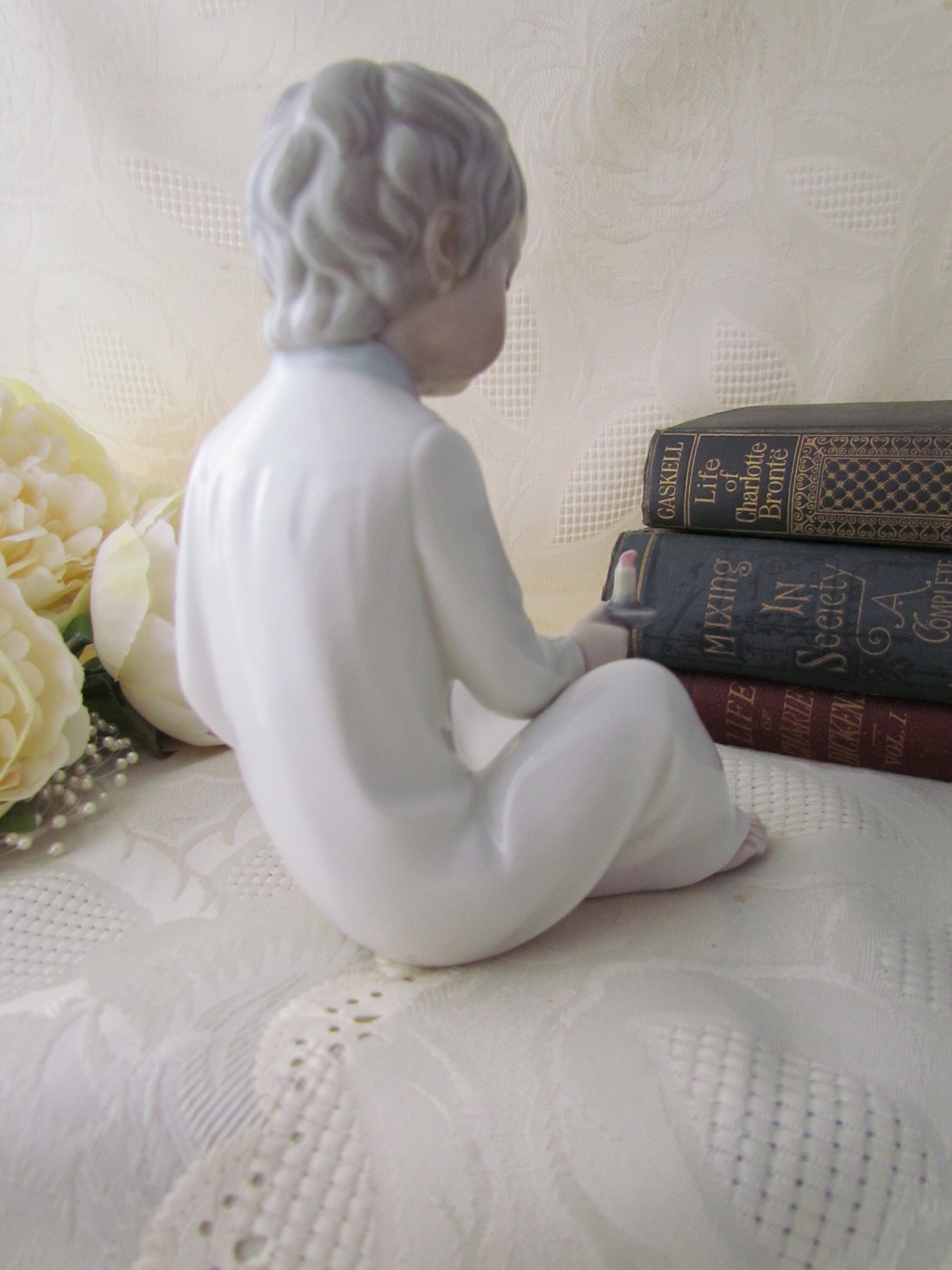 Nao by Lladro 'boy With Candle' Figurine 0567 Sculptor Julio
