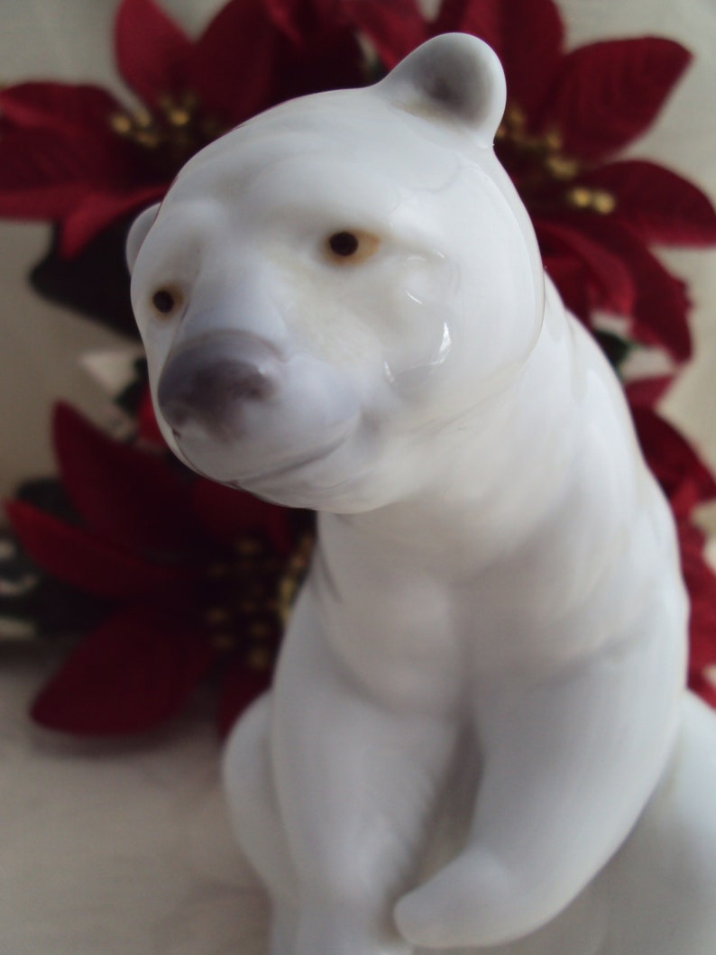 Lladro Resting Polar Bear Polar Bear Figurine Sculptor Juan Huerta Spanish Porcelain