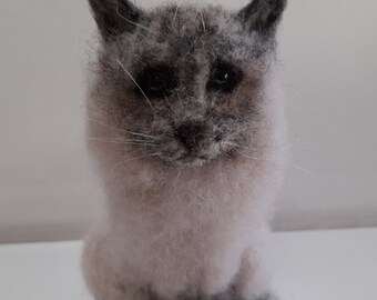 Chat birman feutré avec des yeux en verre, sculpture, objet de collection