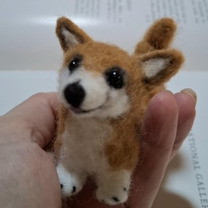 Miniature needle felted Corgi dog sculpture. Collectable, gift.