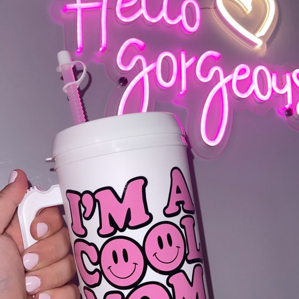 Mega mug! 22oz I’m a cool mom smiley retro cup