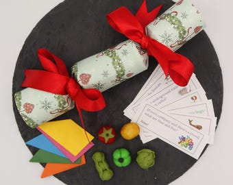 Marzipan Sweet Filled Christmas Crackers - Pulling Crackers - Fill Your Own - Pale Green Hearts And Garlands