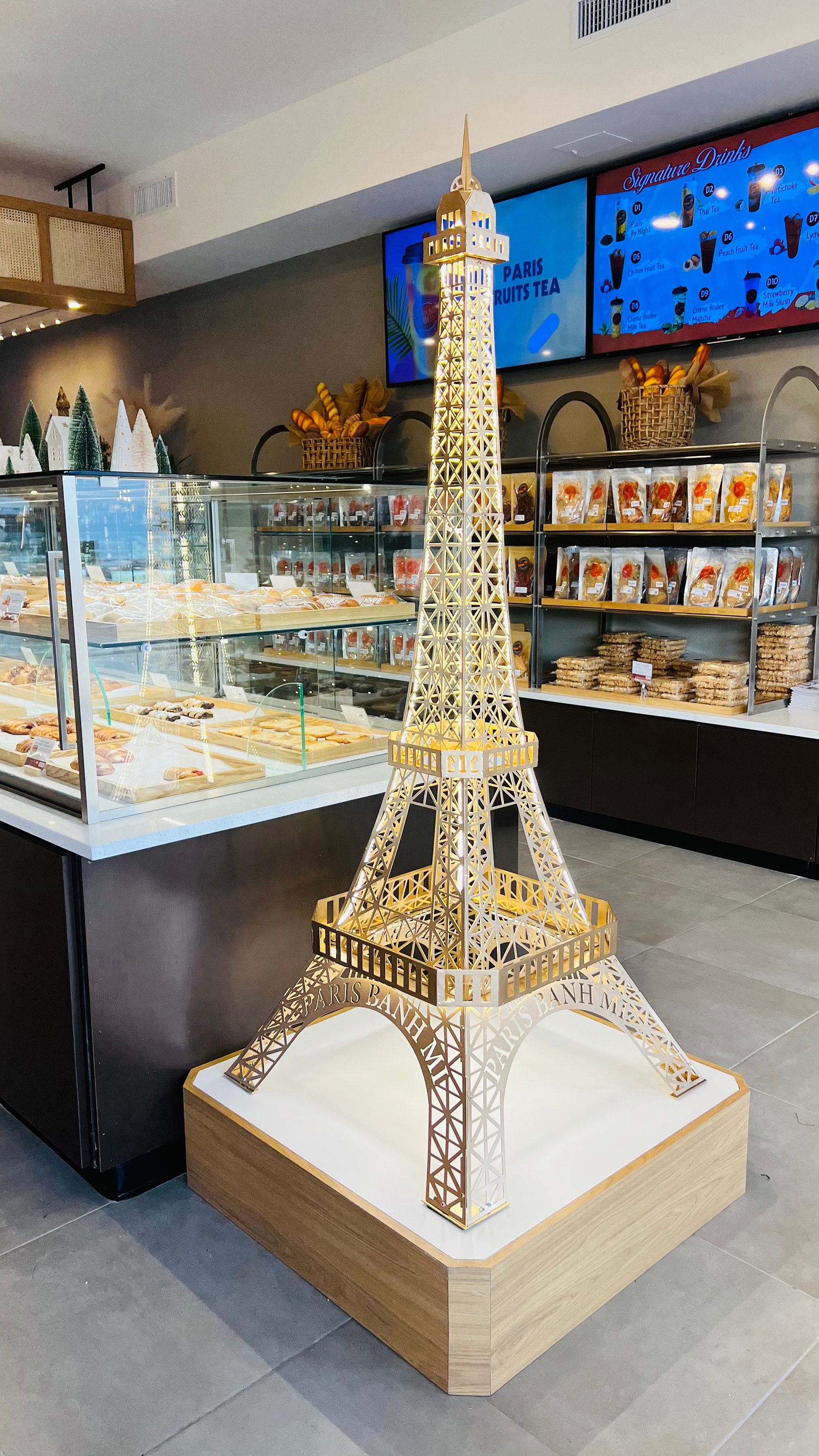 Luxury Gold Eiffel Tower Statue: 6.5 Ft LED Metal Replica - Etsy