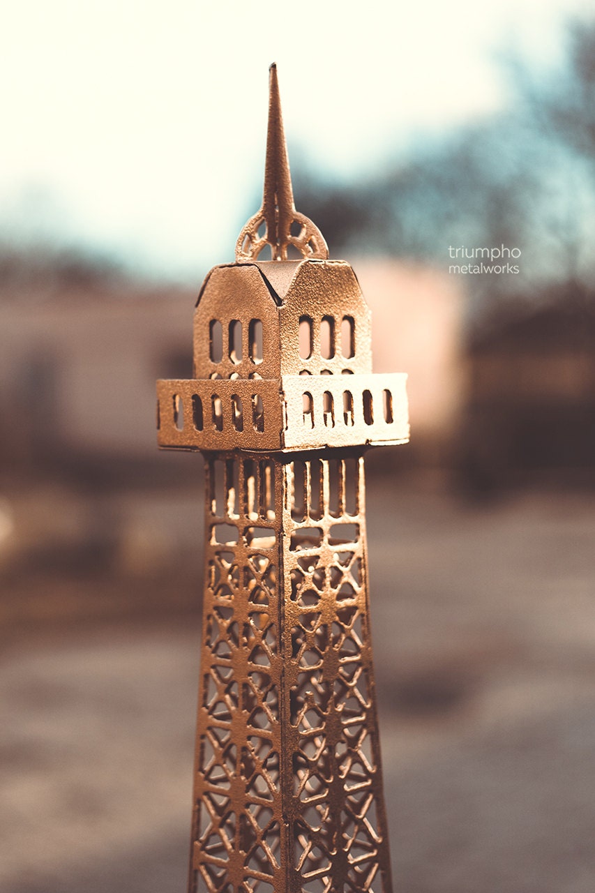Gold Eiffel Tower Statue. Big Paris Eiffel Tower. Wedding