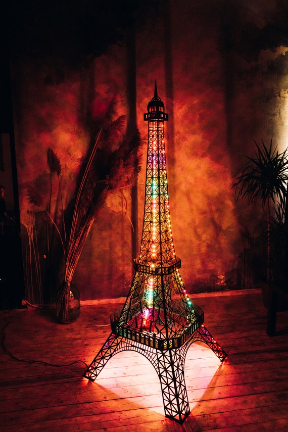 6,5ft Shiny Eiffel Tower With Smart LED and Remote Control