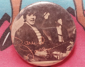 2x MONKEES REPRODUCTION BADGE BUTTON PIN 
