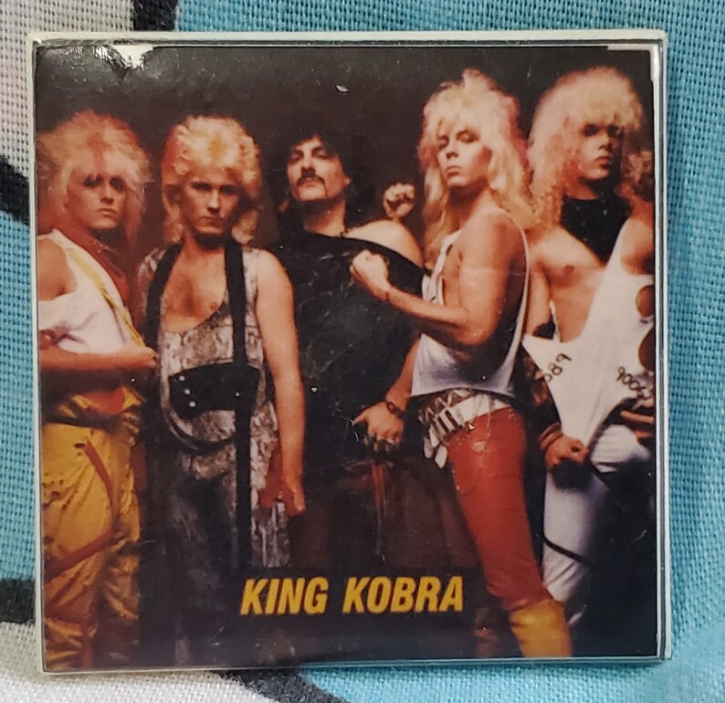 Vtg 80s King Cobra 1.5 pin badge C046a