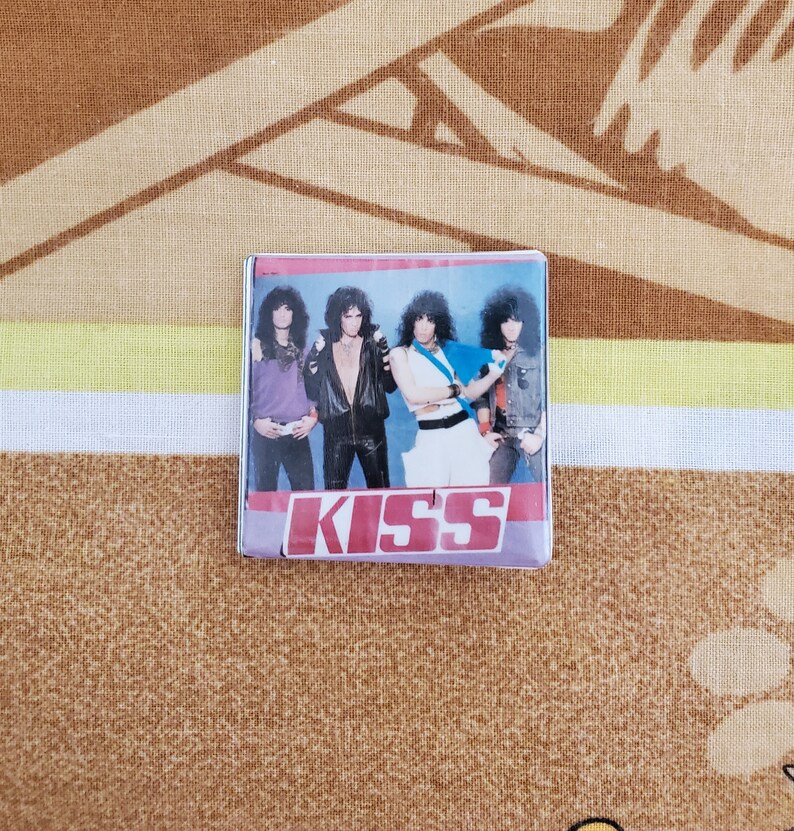 80s KISS 1.5 pin button C032