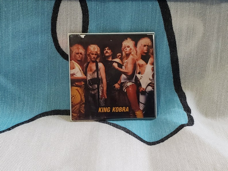 Vtg 80s King Cobra 1.5 pin badge C046a