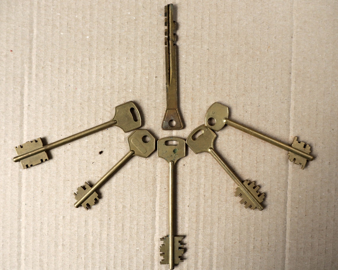 Vintage Brass Old Skeleton Keys Antique Fashioned Set of 6 Etsy