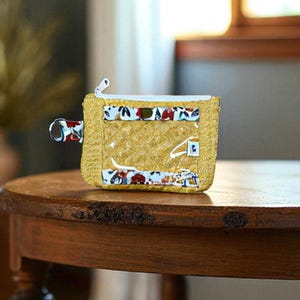 Mini carteira The Manifest, carteira acolchoada com zíper The Golden Bloom, bolso transparente, bolso com fecho de pressão e compartimento para cartão — feita à mão, 14,7 cm x 10,1 cm