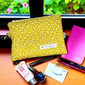 Golden Bloom Quilted Zipper Pouch – Handmade Floral Fabric Bag, 9x6 Travel Organizer, Yellow Cosmetic Makeup Bag, Zippered Gift Pouch