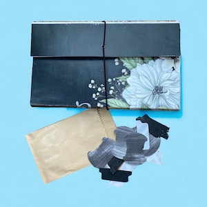 Weiße florale Akkordeon Geldbörse, Datei Ephemera Organizer, erweiterbarer Umschlag, Aufkleberablage, Rezeptbuch, Erweiterungsspeicher, Couponordner