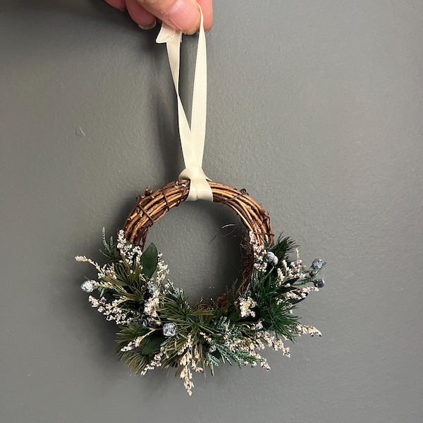 Dried Greenery Mini Wreath Ornament: Rustic Holiday Decor
