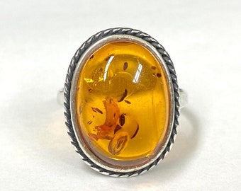 Oval amber silver ring size 8 - vintage - used jewelry - estate ring - 925 stamp - amber cabochon