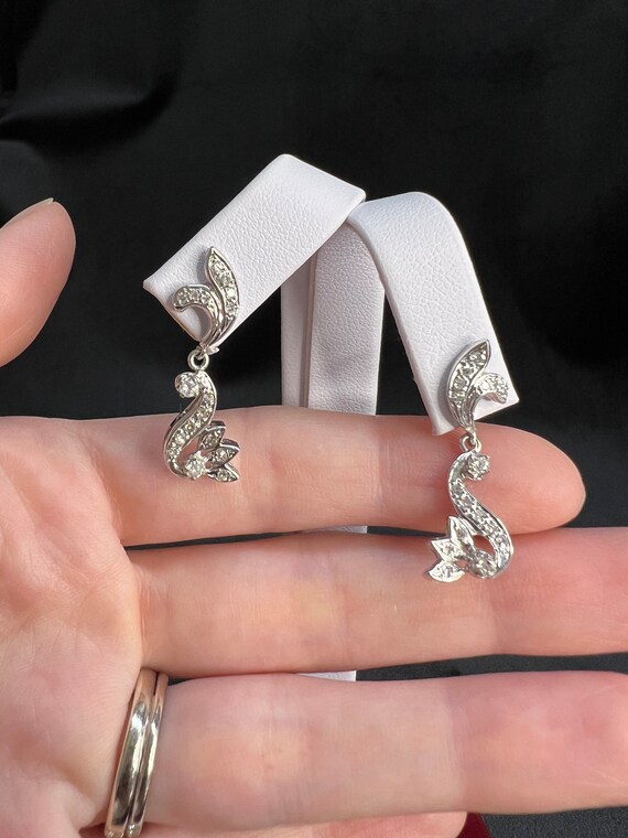 Vintage 14k diamond drop earrings in white gold -… - image 3