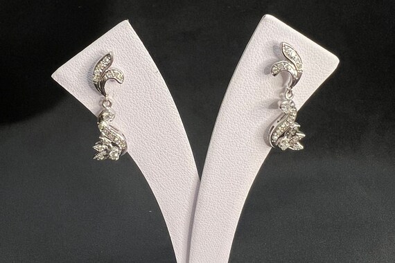 Vintage 14k diamond drop earrings in white gold -… - image 6