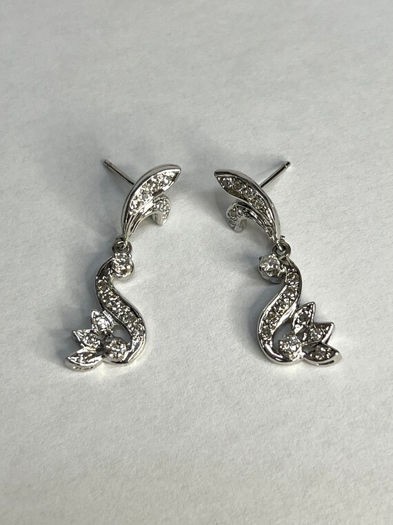 Vintage 14k diamond drop earrings in white gold -… - image 4