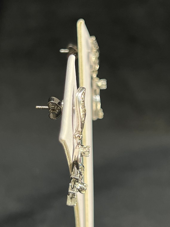 Vintage 14k diamond drop earrings in white gold -… - image 9