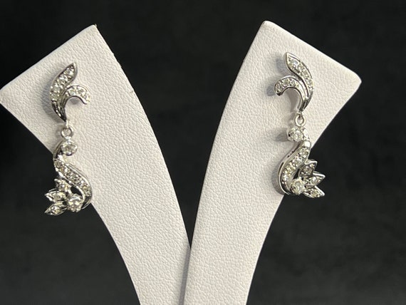 Vintage 14k diamond drop earrings in white gold -… - image 5