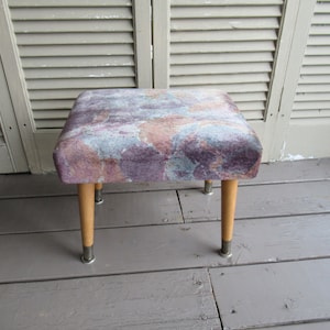 Ottoman footrest stool with wooden leg
