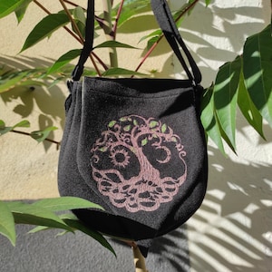 Sac besace à bandoulière noir laine mélangé brodé arbre de vie  Telpérion et Laurelin Sac lutin druide sac de fée elfique Sanlivine