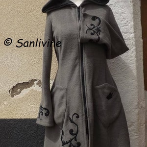 Longue veste femme grande Capuche elfique Elfrith en polaire vert sapin jacket green Elf hood taupe