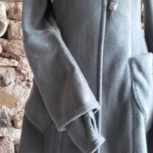 Manteau veste de fée Elfique Elmine manches mitaines et grande Capuche amovible en polaire gris Sanlivine image 8