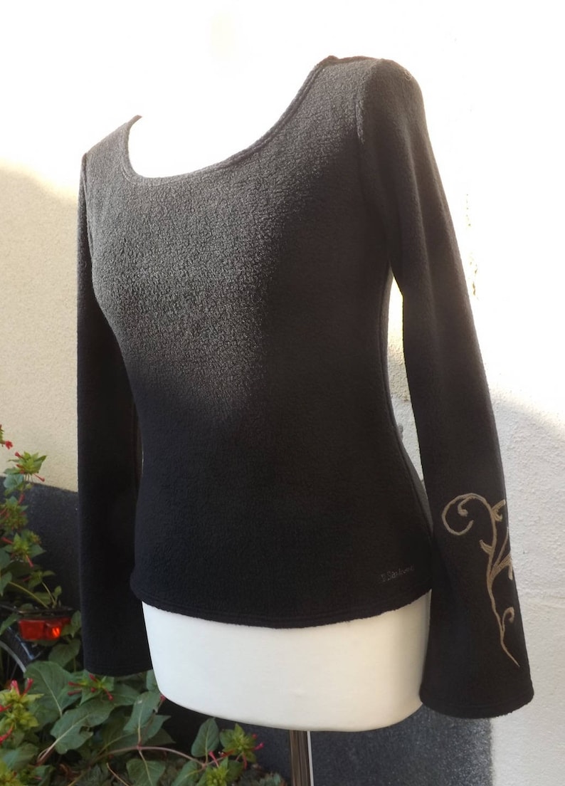 Black polar sweater Luna a magical strand Sanlivine