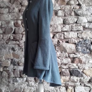 Manteau veste de fée Elfique Elmine manches mitaines et grande Capuche amovible en polaire gris Sanlivine image 5