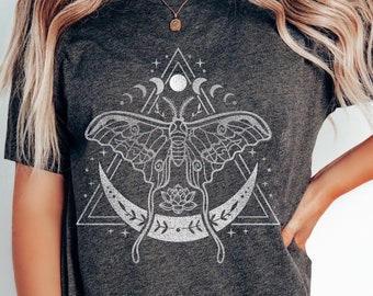 Luna Moth com Moon Phase Vintage Distressed Design T-Shirt, Witchy Tee, Wicca Moon, Soft Bella Canvas, Lunar Moth, misterioso, místico